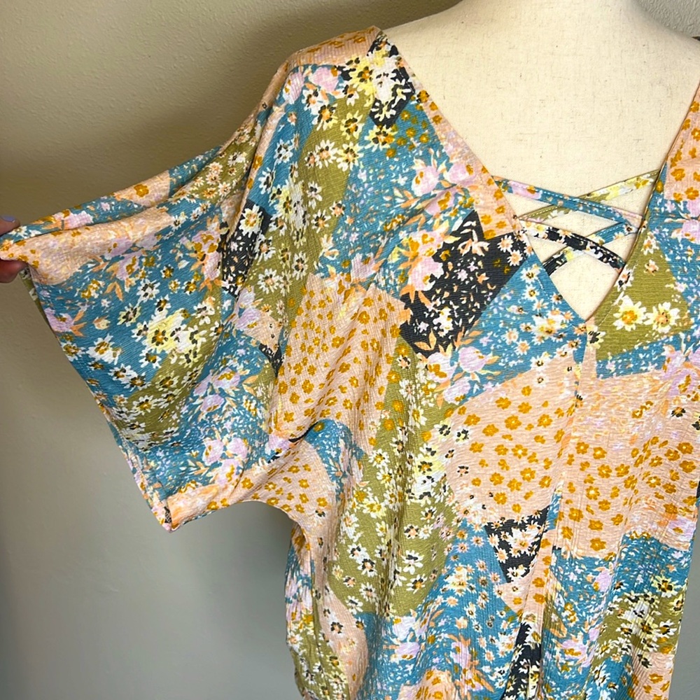 Daytrip Multicolor Patchwork Blouse - Picture 5 of 15